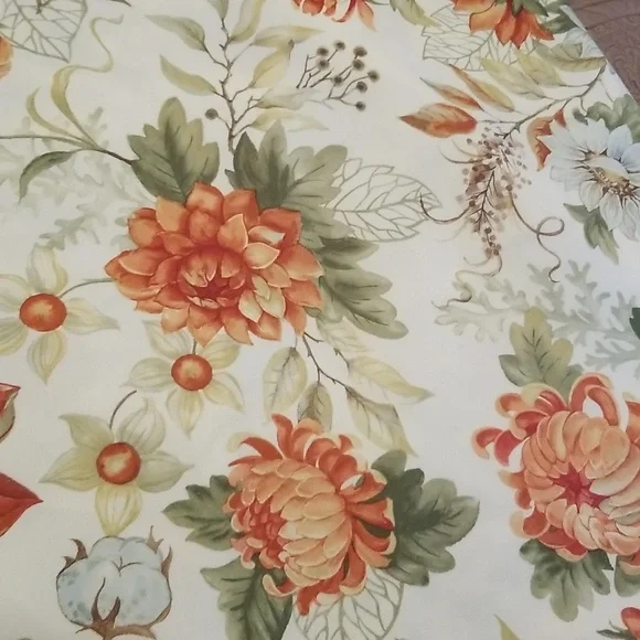 Round repellent tablecloth - Picture 1 of 4